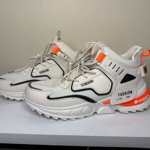 New-Design White Fashion Sneakers with Orange Accents